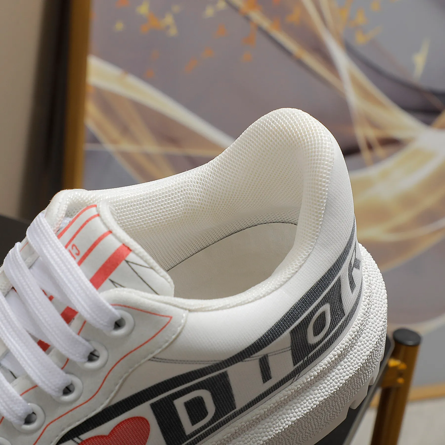 👟👟Ex-factory price 460👟👟 2021ssDior casual white shoes, the same style as the ready-to-wear series 1️⃣Original mold opening 2️⃣Original cowhide➕Breathable mesh lining 3️⃣TPU evacuation outsole 4️⃣Injected latex sheepskin feet 5️⃣Full package at the counter Code number 35-40 (41 can be customized)